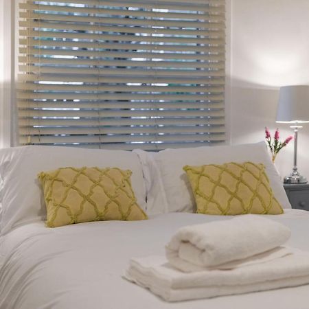 Three-Bedroom Bliss In London Town Екстериор снимка