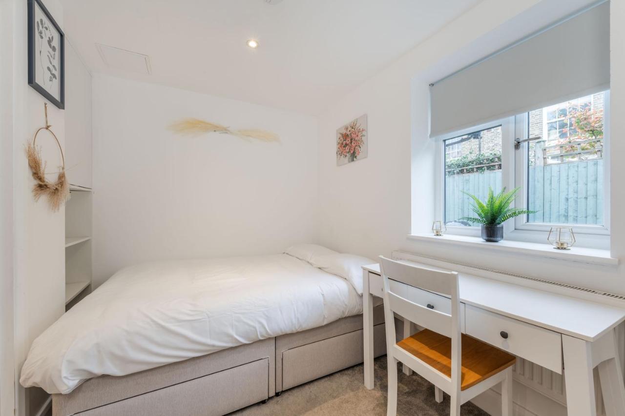 Three-Bedroom Bliss In London Town Екстериор снимка