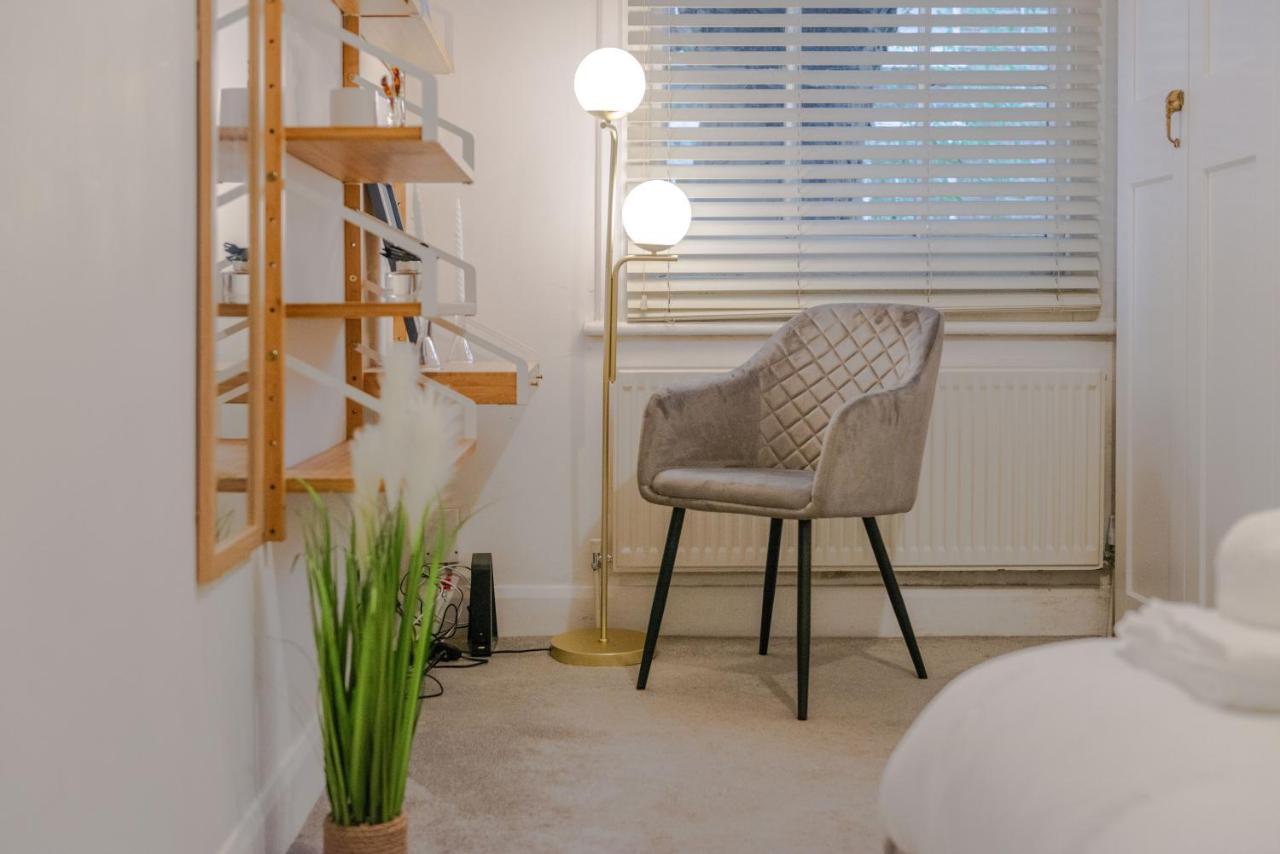 Three-Bedroom Bliss In London Town Екстериор снимка