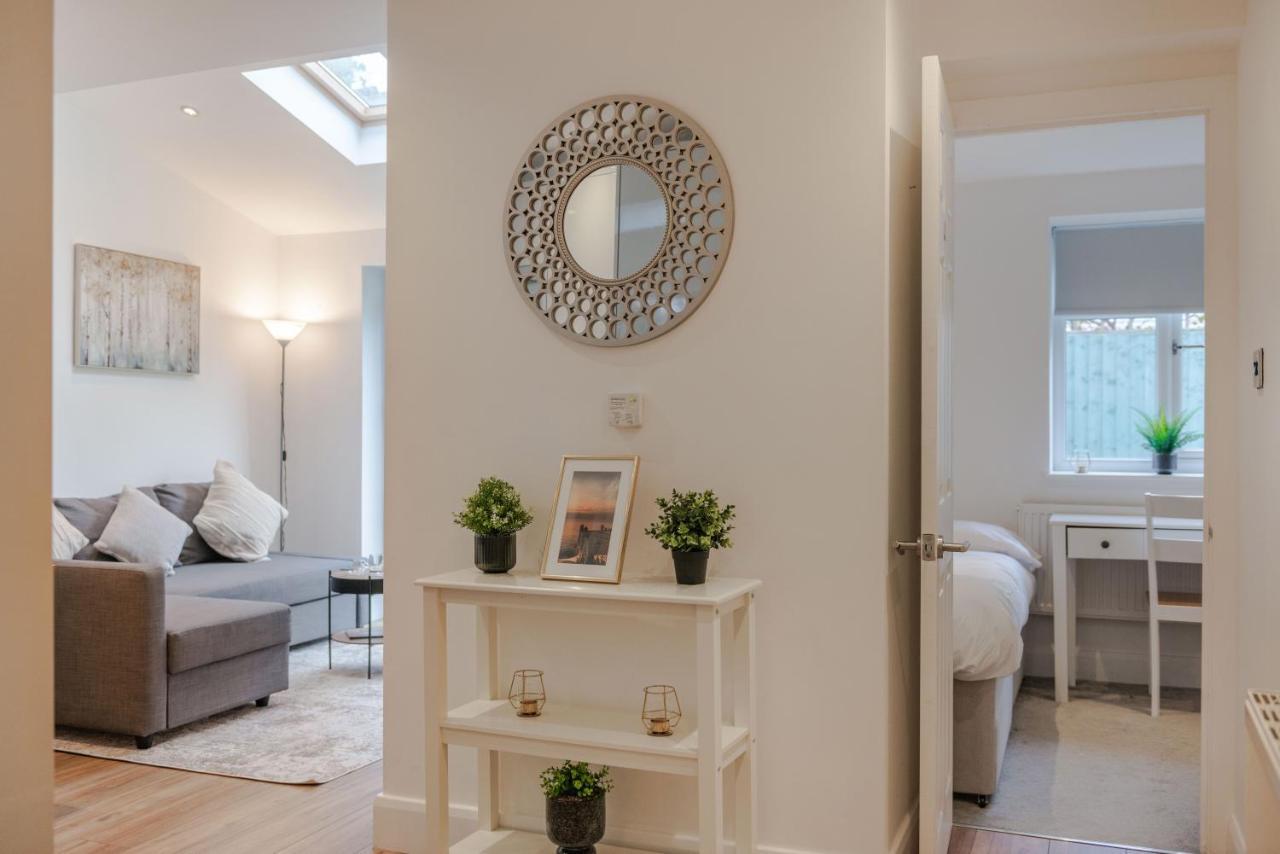 Three-Bedroom Bliss In London Town Екстериор снимка