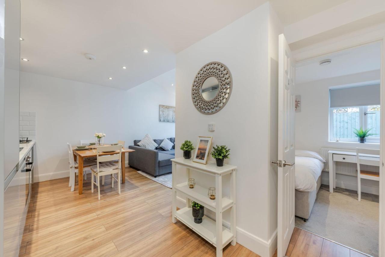 Three-Bedroom Bliss In London Town Екстериор снимка