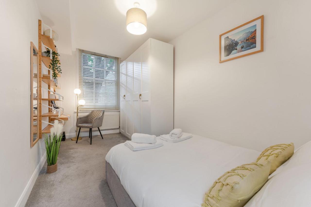 Three-Bedroom Bliss In London Town Екстериор снимка
