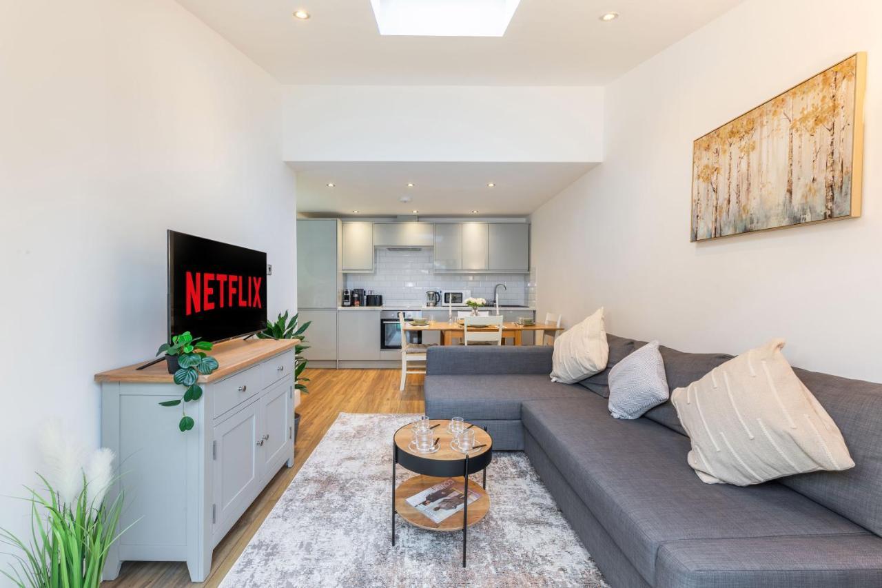 Three-Bedroom Bliss In London Town Екстериор снимка