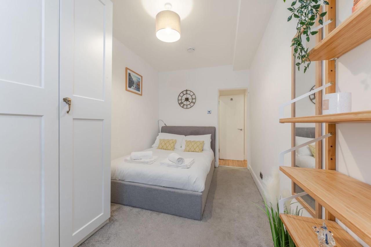 Three-Bedroom Bliss In London Town Екстериор снимка