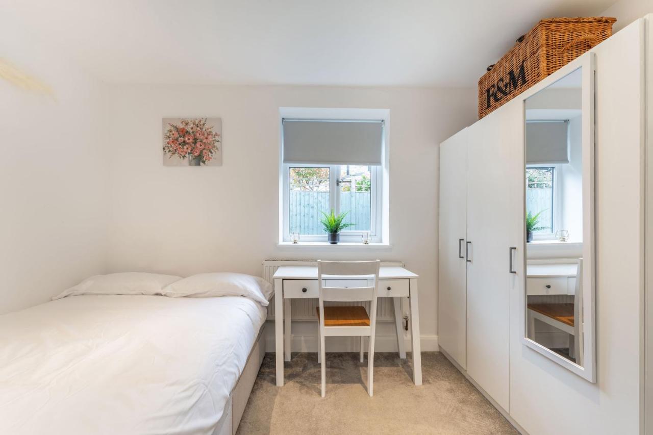 Three-Bedroom Bliss In London Town Екстериор снимка